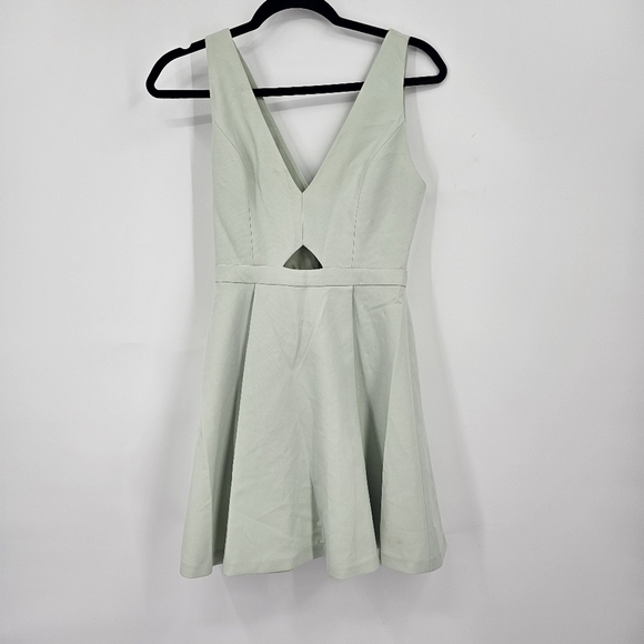 Alice + Olivia Nina Fit & Flare Mini Dress Cutout Mint Green Size 0 - Picture 1 of 6